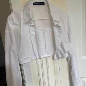 COPY - White Long sleeve crop top, super fashionable. Medium.
